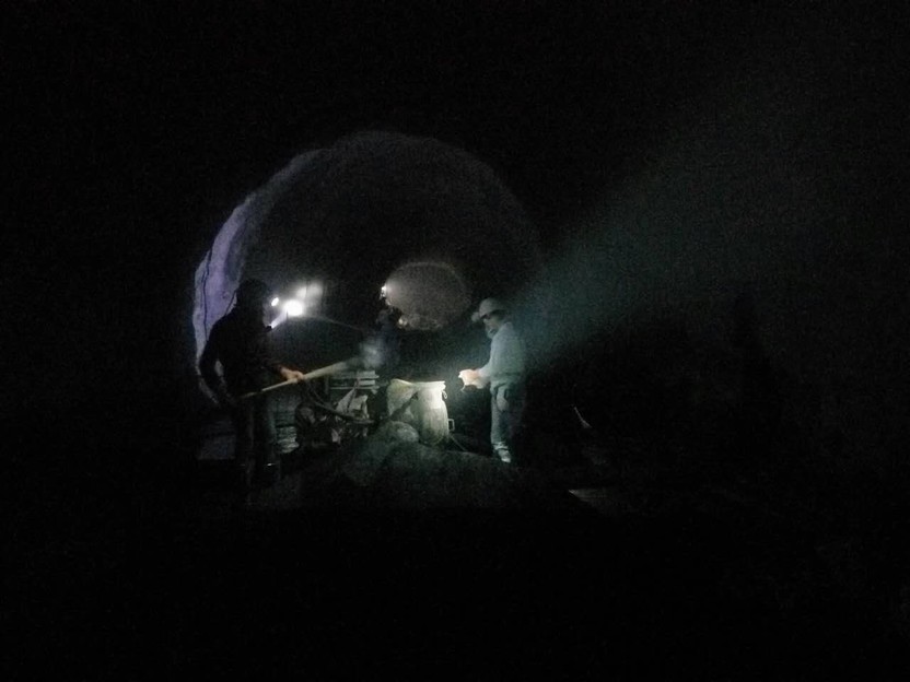 礦建三公司曹家灘項目部主、副斜井聯(lián)絡(luò)巷順利貫通