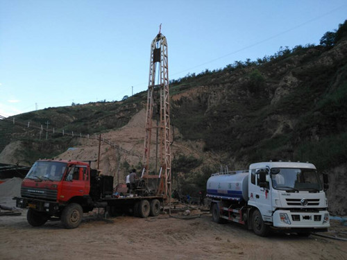 礦建二公司車村項目部緊鑼密鼓攻難關(guān)