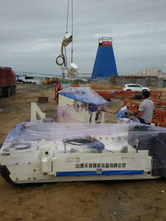 掘進公司小保當項目部EML-340連采機正式運轉生產(chǎn)
