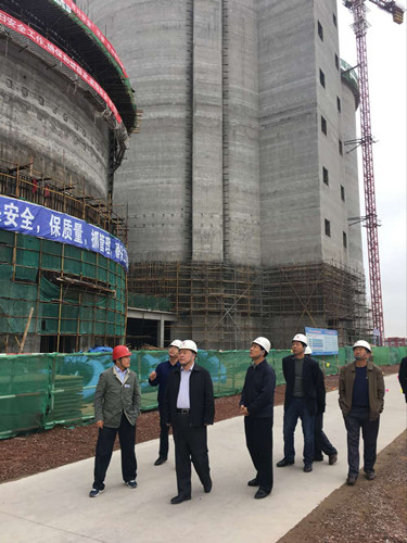 陜煤集團總經理助理、建設集團聯合黨委書記、董事長寧興剛一行中秋節(jié)深入天工公司土建第二項目部走訪慰問