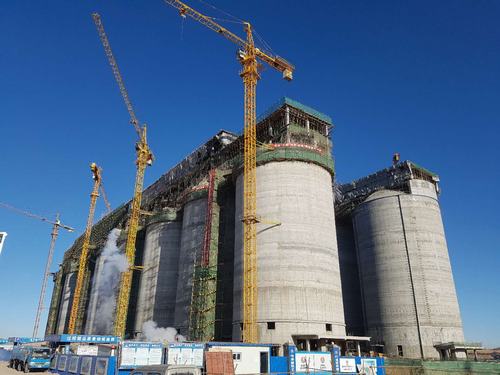 韓城分公司小保當選煤廠塊煤倉（一標段）、最終篩分車間工程順利封頂