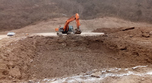 銅川分公司冶坪煤礦矸石倉(cāng)、通風(fēng)機(jī)房配電室等工程順利開工