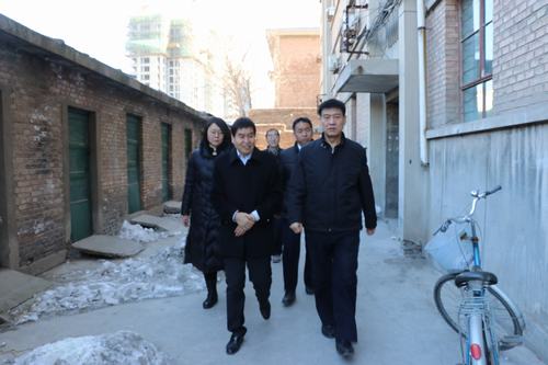 建設(shè)集團(tuán)聯(lián)合黨委副書記、紀(jì)委書記、工會主席侯本英一行慰問澄合分公司困難職工