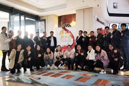 礦建二公司組團(tuán)觀看《厲害了，我的國(guó)》 為祖國(guó)打CALL