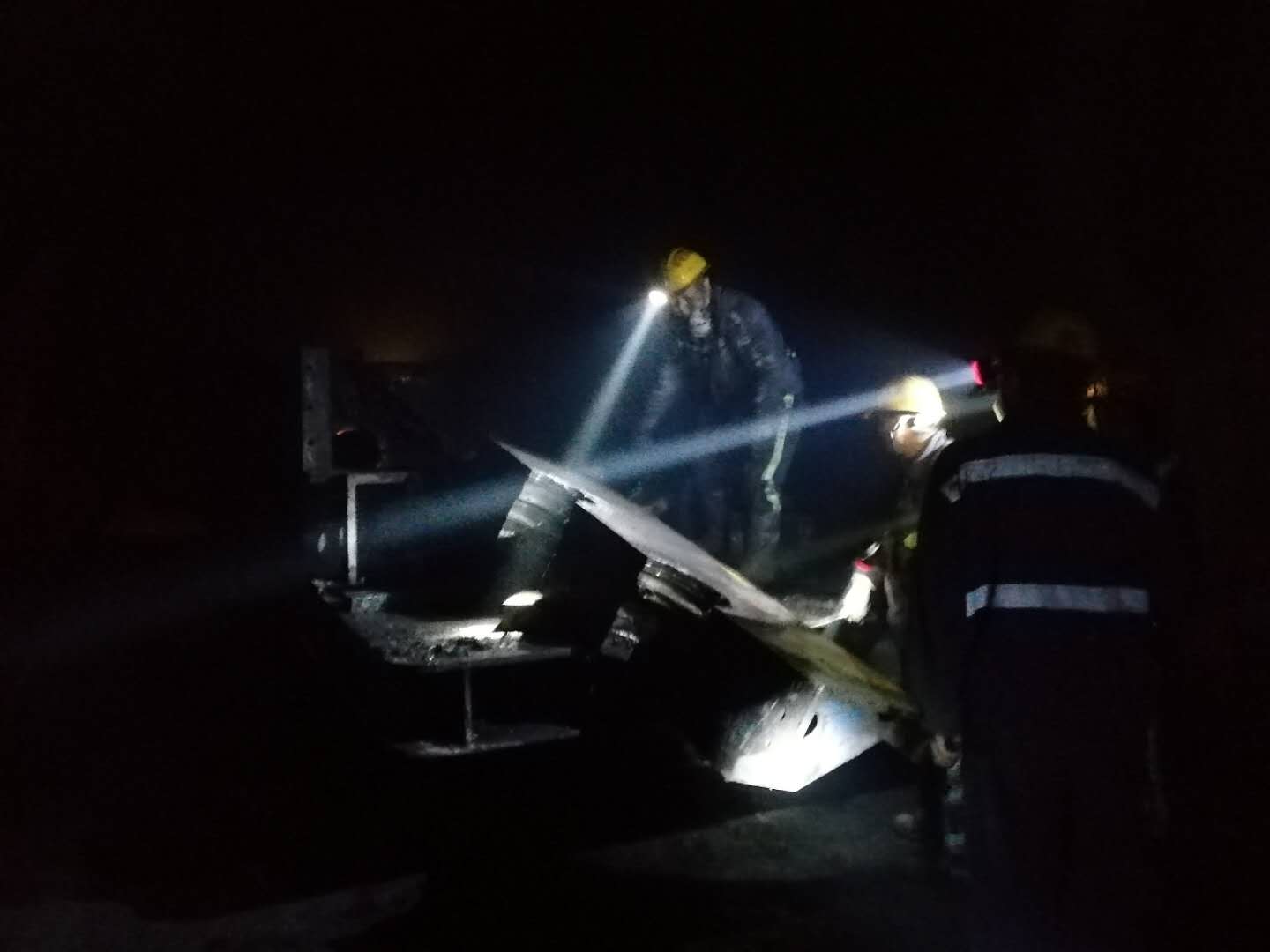 機電安裝公司神府項目部提前完成承建的二部膠帶機拆除回撤