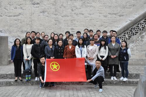 韓城分公司開展“緬懷革命先烈、弘揚愛國主義精神”團員青年掃墓活動