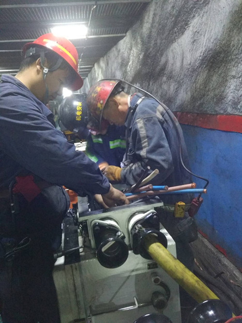 機電安裝公司檸條塔項目部更換下組煤變電所開關(guān)更換記