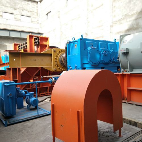 機電安裝公司承建的曹家灘主斜井帶式輸送機施工進(jìn)行時