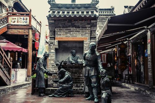 古城，春光里我向你走來