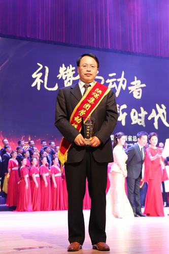 礦建二公司經(jīng)理白鳳忠榮獲陜煤集團(tuán)“勞動模范”稱號