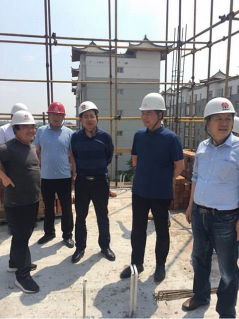 贠公法深入咸陽分公司、天工公司、路橋分公司、澄合分公司工地檢查指導(dǎo)安全工作