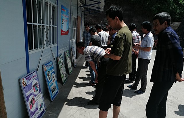 礦建三公司雙龍項(xiàng)目部開展安全生產(chǎn)“五個(gè)一”宣傳教育活動