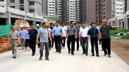 銅川礦業(yè)公司領(lǐng)導(dǎo)深入銅煤1#、2#小區(qū)施工現(xiàn)場(chǎng)調(diào)研指導(dǎo)項(xiàng)目建設(shè)工作