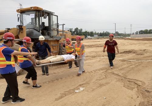 陜煤建設(shè)寶雞分公司“理論+實(shí)際” 舉行酷夏防中暑演練