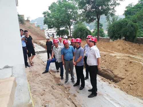 陜煤集團(tuán)總經(jīng)理助理、榆林合力產(chǎn)業(yè)扶貧公司董事長(zhǎng)范京道蒞臨陜煤建設(shè)天工公司清澗紅棗深加工項(xiàng)目視察指導(dǎo)工作