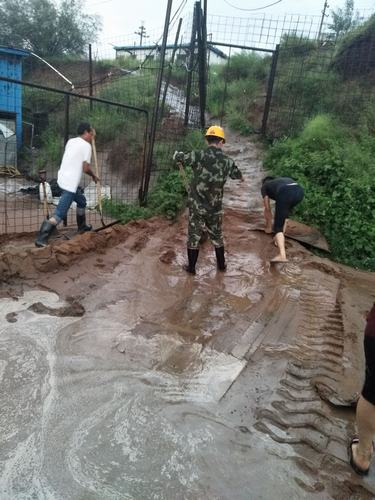 陜煤建設(shè)掘進(jìn)公司：紅柳林項(xiàng)目部齊心協(xié)力 雨中“防汛”