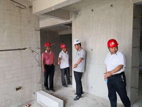 銅川礦業(yè)公司副總工程師郭全營一行蒞臨銅煤2#紫藤園工地檢查指導(dǎo)工作