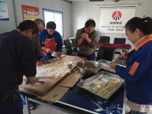 陜煤建設(shè)洗選煤運營公司安裝第一項目部：迎中秋、包餃子、暖人心