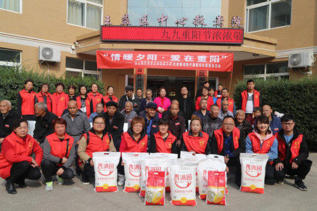 陜煤建設(shè)機(jī)電安裝公司：“情暖夕陽·愛在重陽”活動(dòng)走進(jìn)敬老院