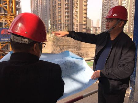 扎根一線  堅(jiān)守工地好男兒