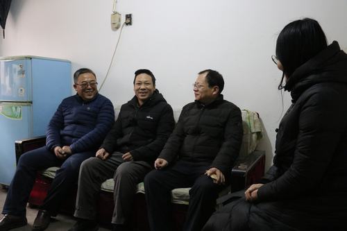 陜煤建設澄合分公司節(jié)前送溫暖 真情暖人心