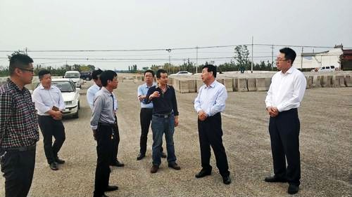 大荔縣縣長翟玉寶一行深入G242大荔縣城過境段公路建設(shè)項目調(diào)研指導(dǎo)工作