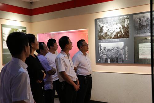 陜煤建設(shè)澄合分公司領(lǐng)導(dǎo)班子開展愛國主義教育過主題黨日