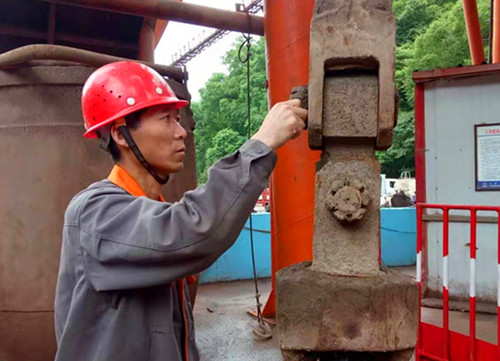 陜煤建設(shè)礦建三公司關(guān)山項目部“四個強(qiáng)化”保汛期立井大型機(jī)電設(shè)備安全運轉(zhuǎn)