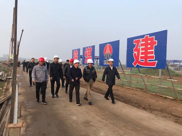 渭南市常務(wù)副市長楊武民、開沃新能源汽車集團副董事長丁星勝一行現(xiàn)場推進渭南南京金龍項目建設(shè)