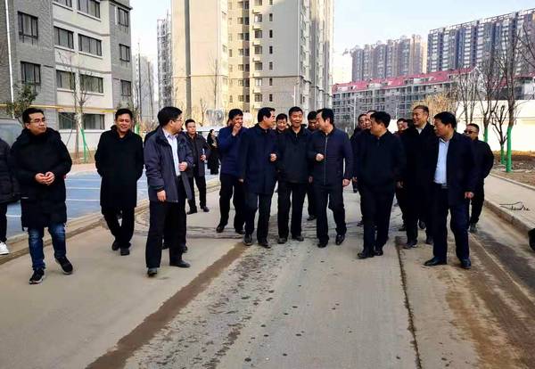 銅川礦業(yè)公司黨委書記、執(zhí)行董事劉水利一行蒞臨銅煤1#、2#住宅小區(qū)現(xiàn)場(chǎng)調(diào)研指導(dǎo)工作