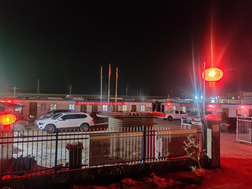 陜煤建設(shè)機(jī)電安裝公司曹家灘項(xiàng)目部張燈結(jié)彩、歡聲笑語過新年