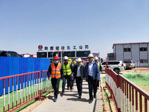 榆林化學(xué)公司董事長(zhǎng)宋世杰蒞臨天工公司1、2#宿舍檢查指導(dǎo)工作