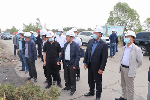 陜西鐵路物流集團(tuán)有限公司陳世文一行蒞臨路橋分公司靖神鐵路項目部檢查