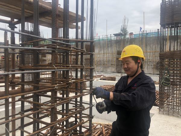 按下快門，定格建設(shè)施工一線最美身影