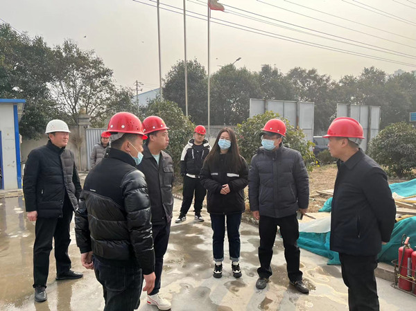 涇陽縣縣委辦公室主任陳龍一行蒞臨陜煤建設(shè)咸陽分公司第五項(xiàng)目部復(fù)工準(zhǔn)備工作