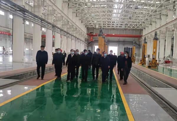 陜煤集團陜西鐵路物流集團黨委書記、董事長趙國智蒞臨靖神鐵路孟家灣站機輛中心檢查指導工作