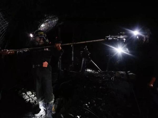 陜煤建設礦建二公司王峰項目部+25m水平南翼4#大巷聯(lián)絡巷順利貫通