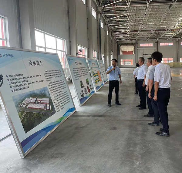 渭南市市長陳曉勇一行蒞臨陜煤建設(shè)渭南分公司南京金龍項目調(diào)研指導(dǎo)工作