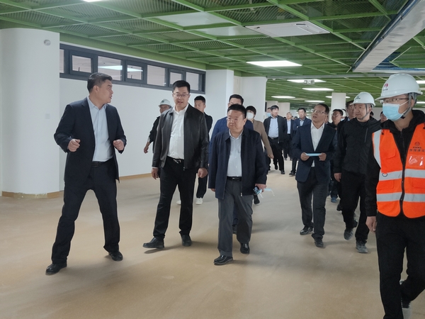 榆林城投集團(tuán)黨委書(shū)記、董事長(zhǎng)、總經(jīng)理郝君一行蒞臨北京師范大學(xué)榆林學(xué)校（幼兒園）項(xiàng)目檢查指導(dǎo)工作