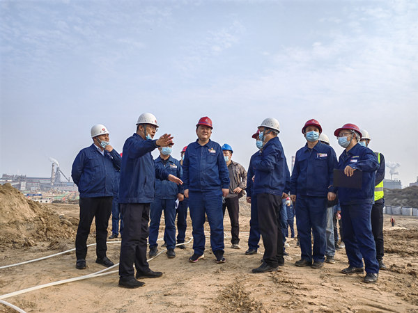 龍鋼公司董事長(zhǎng)陳驍深入陜煤建設(shè)漢中分公司龍鋼綜合一次料場(chǎng)項(xiàng)目指導(dǎo)工作