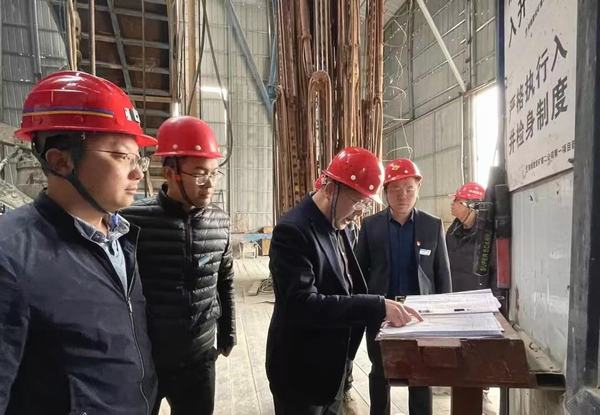 陜西彬長(zhǎng)胡家河礦業(yè)有限公司董事長(zhǎng)前往陜煤建設(shè)礦建二公司第一項(xiàng)目部檢查指導(dǎo)工作