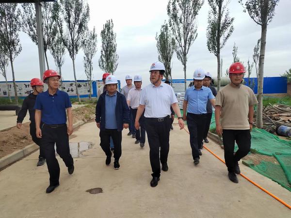 陜西彬長集團有限公司董事長、黨委書記白永明一行蒞臨陜煤建設路橋分公司彬長項目部檢查