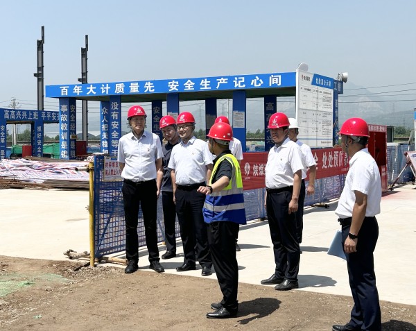 陜西建材科技集團(tuán)董事長(zhǎng)張超暉深入陜煤建設(shè)項(xiàng)目工地檢查指導(dǎo)工作