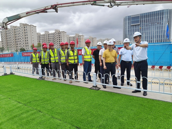 內(nèi)蒙古國(guó)龍新能源開發(fā)有限責(zé)任公司總經(jīng)理戈小龍蒞臨陜煤建設(shè)銅煤公司巨靈科研服務(wù)中心項(xiàng)目交流指導(dǎo)