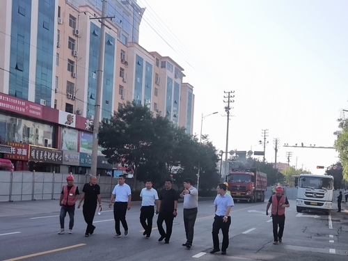 榆林市住建局黨組書記、局長紀磊一行蒞臨上郡北路道路綜合整治提升工程檢查指導工作