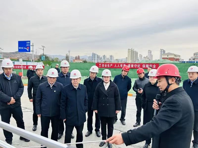 陜煤集團黨委副書記、董事、總經(jīng)理趙福堂視察建設(shè)集團承建的漢陰縣實驗中學(xué)項目