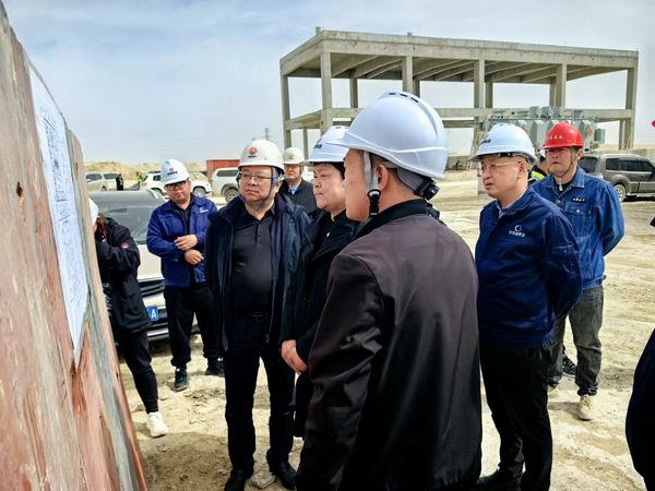 陜煤集團(tuán)總會計(jì)師楊璇蒞臨青海西臺一體化應(yīng)用示范項(xiàng)目檢查指導(dǎo)工作