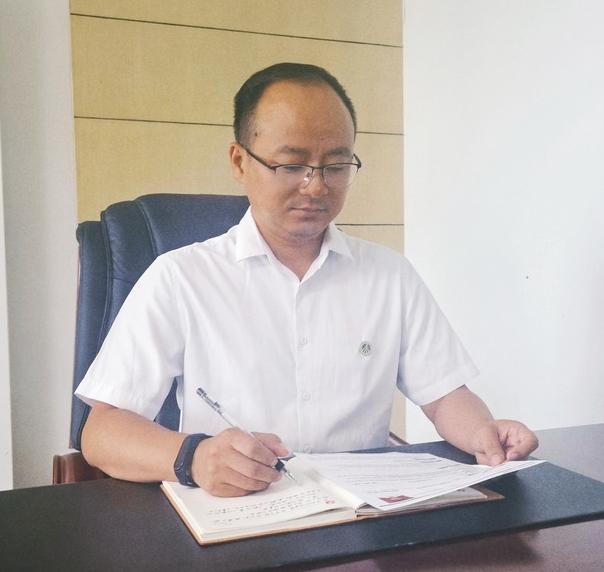 匠心書壯志，妙手繪華章