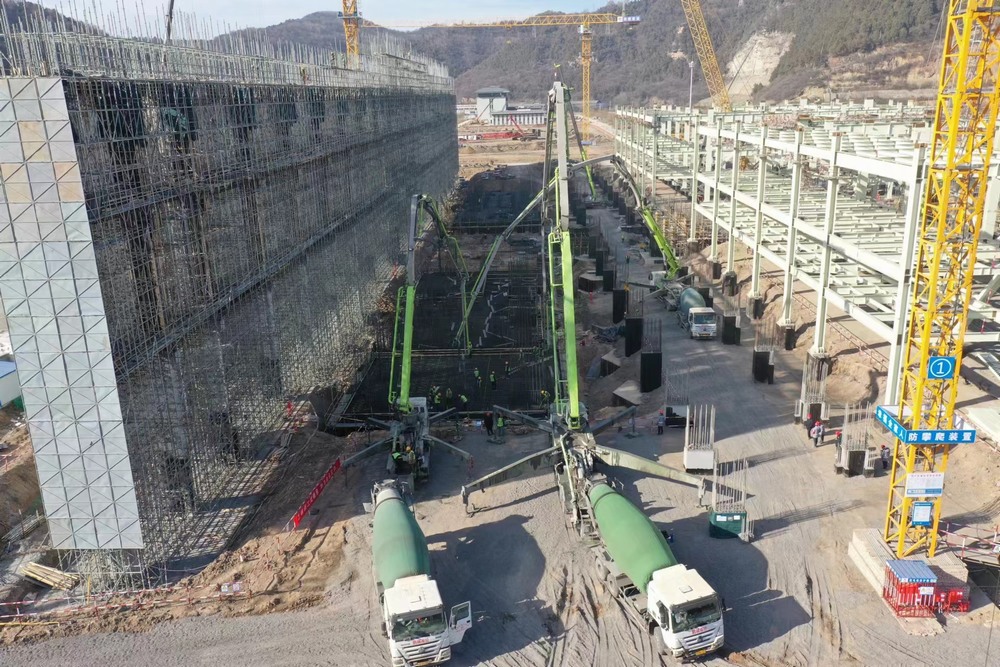 陜煤建設黃陵電廠項目部：三臺汽車泵，25小時，2830立方米混凝土順利完成澆筑