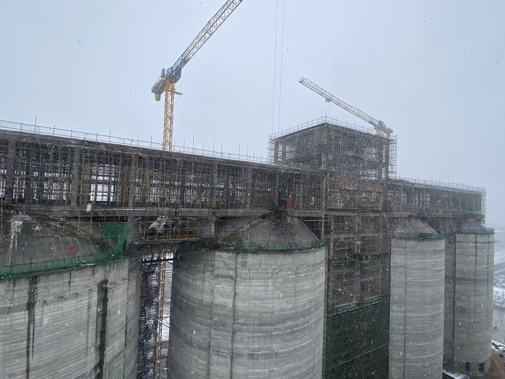 陜煤建設第二直屬項目部：43.8米高空鏖戰(zhàn)，攻克原煤倉施工“硬骨頭”